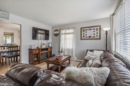 827 Poplar St, Pottstown, PA 19464-1809