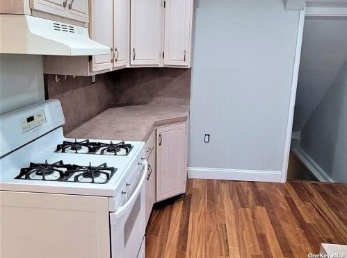 40 Muncy Ave, Babylon NY  11704-7570 exterior