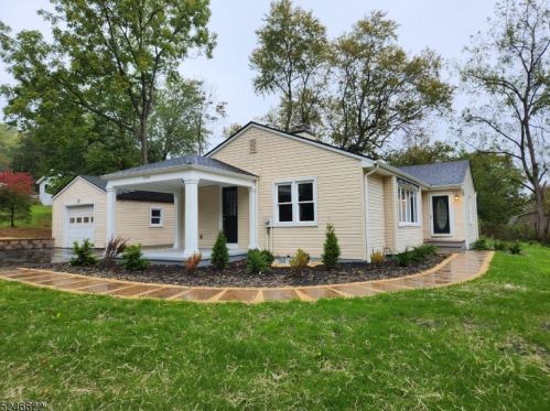 1048 Vosseller Ave, Martinsville, NJ 08836-2385