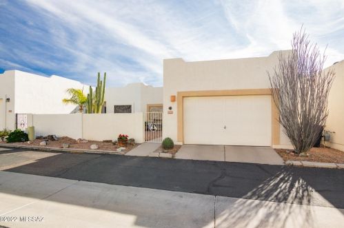 2881 Full Moon Dr, Tucson, AZ 85713-4382