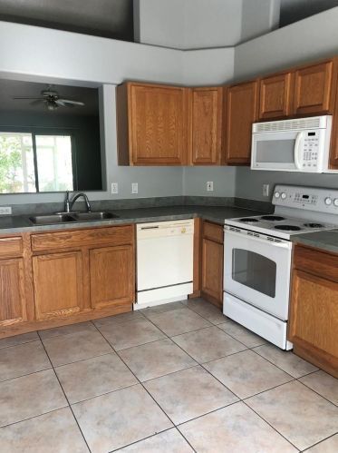 2090 El Campo Ave, Deltona, FL 32725-3205
