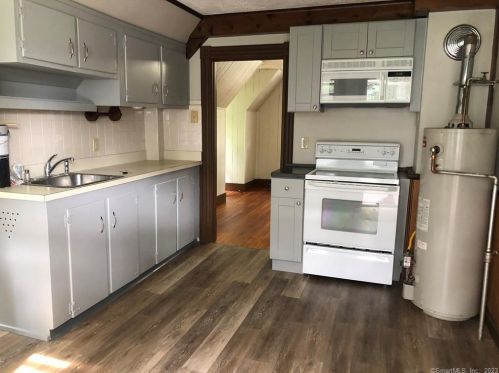 30 Matthews St, Southington, CT 06489-3036