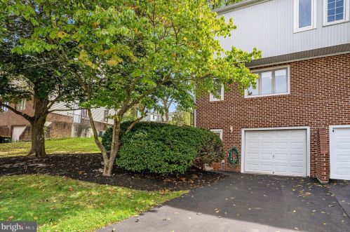112 Hamlet Dr, Norristown, PA 19406-1754