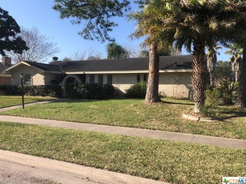 211 King Arthur St, Victoria, TX 77904-1826