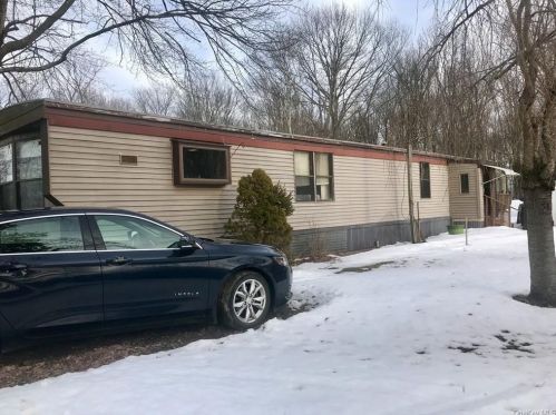 358 Fair Oaks Rd, Middletown, NY 10940-6293