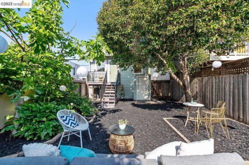 5937 Fremont St, Oakland CA 94608-2217 exterior