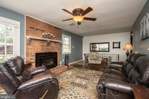 20557 Gleedsville Rd, Leesburg VA 20175-6532 exterior