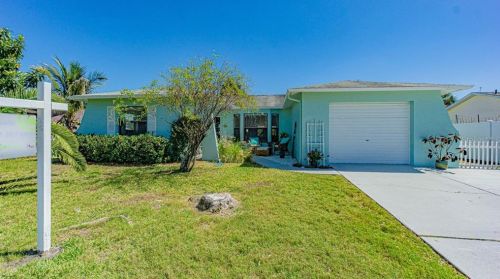 9018 Glen Moor Ln, Port Richey, FL 34668-4900