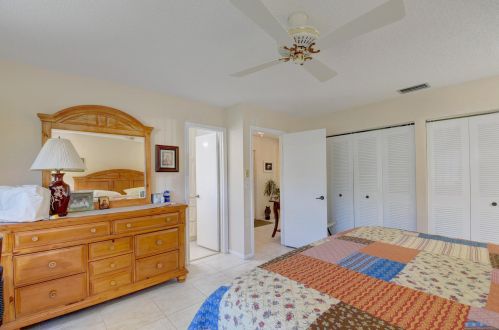 5136 Mirror Lk Blvd, Boynton Beach FL  33472-1211 exterior