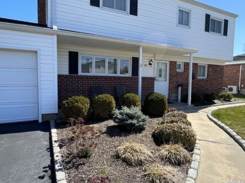 247 18th St, Deer Park, NY 11729-5823