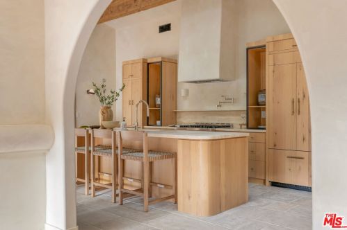 328 Poquito Ln, Topanga CA  90290-3547 exterior