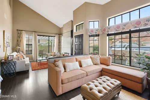 4766 Castello Way, Calabasas CA  91377-5500 exterior