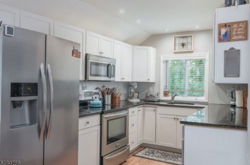 45 Maple Tree Ln, Sparta, NJ 07871-2217