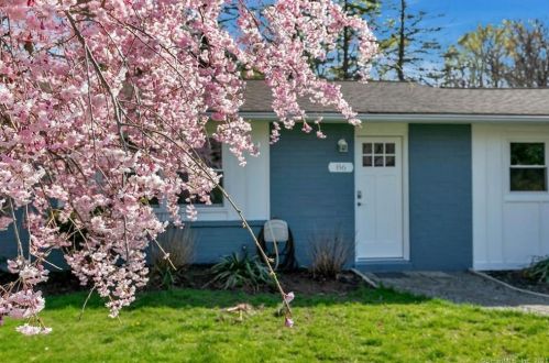 86 Woodland Dr, Northford CT  06472-1210 exterior