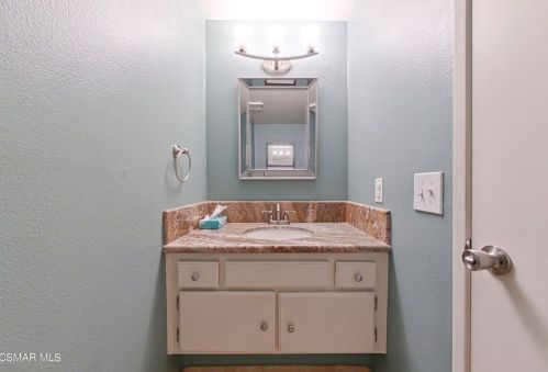 1494 Rio Vista Ct, Simi Valley CA  93065-5810 exterior