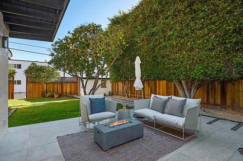 1855 Reed Ave, San Diego CA  92109-5446 exterior