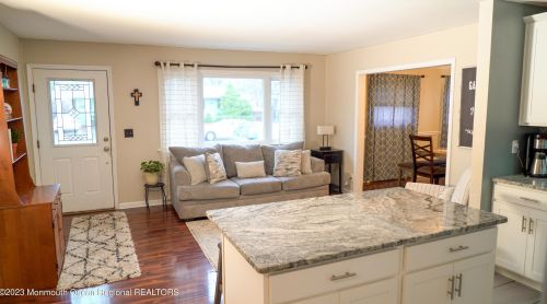 27 Castle Ave, Jackson Twp NJ  08527-2425 exterior