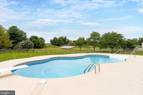 1 Helen Lois Ct, Pilesgrove NJ  08098-2639 exterior