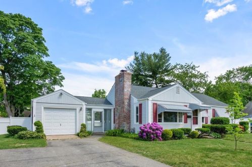 32 Greenfield Ave, Warwick, RI 02886-3236