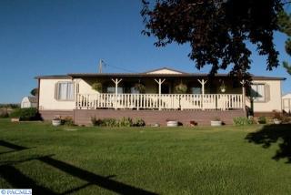 890 Willowlawn Rd, Yakima, WA 98908-8059
