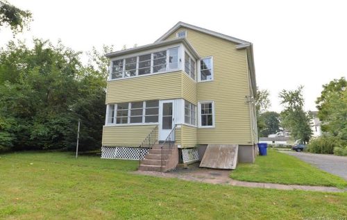 8 Silver Dr, Middletown CT  06457-3912 exterior