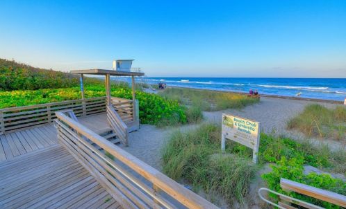 913 Connecticut Ter, Fort Pierce FL 34953-1514 exterior