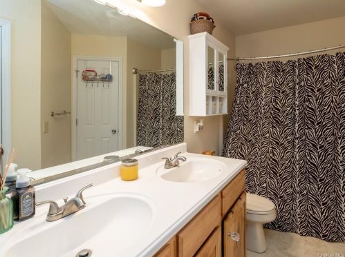 248 Crestwood Ct, Fishkill NY  12524-3312 exterior