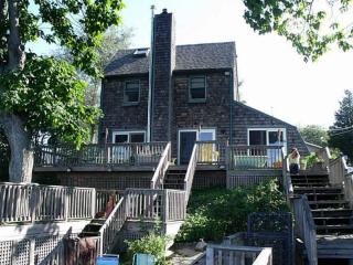 2527 Main Rd, Tiverton, RI 02878-3914