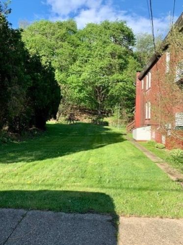 613 Pitcairn Ave, Jeannette, PA 15644-1774