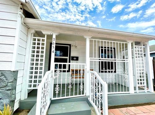 3654 Denver Ave, Long Beach, CA 90810-2205