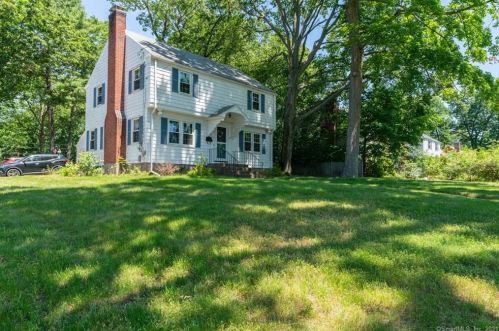 739 Center St, Manchester, CT 06040-2703