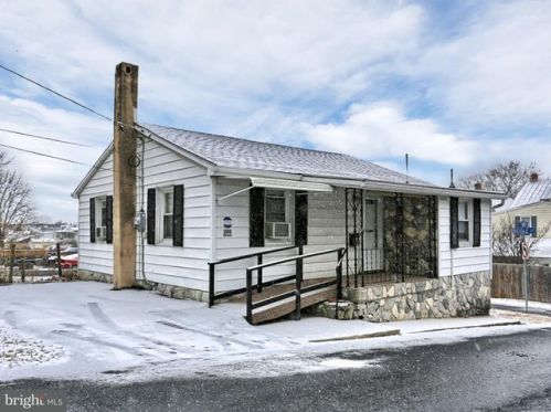 200 May St, West Enola, PA 17025-3169