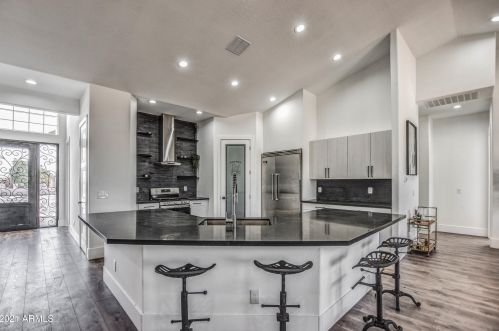 6434 12 St, Phoenix AZ 85086-4804 exterior