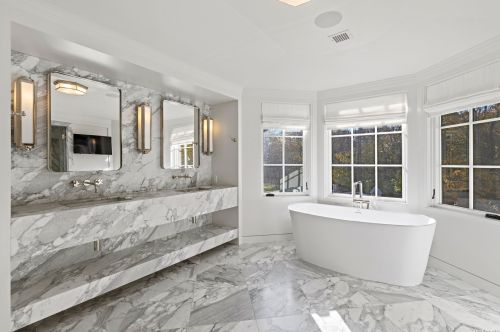 70 Bacon Rd, Westbury NY  11568-1503 exterior