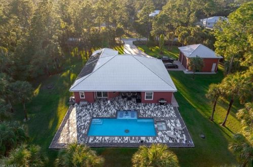 670 1 St, Naples FL 34117-5106 exterior