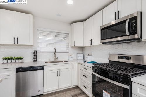 4237 Ridge Dr, West Pittsburg CA  94565-6033 exterior