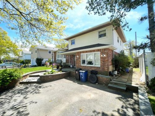 548 Meryl Dr, Westbury, NY 11590-5312