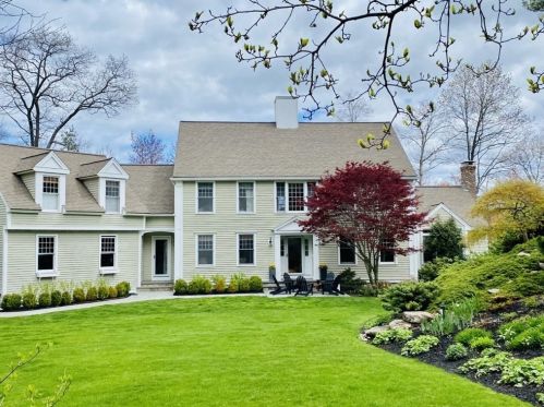 140 Lamberts Ln, Cohasset, MA 02025-1216
