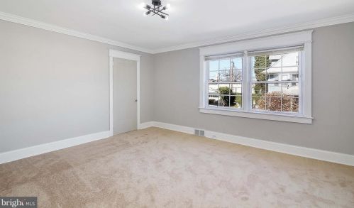 33 Aberdeen Pl, West Deptford NJ  08096-2411 exterior