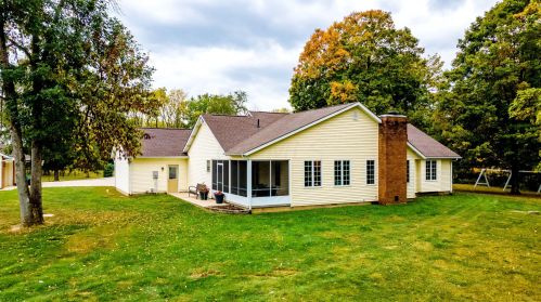 5985 Creek Rd, Washington Ch OH  43160-9726 exterior