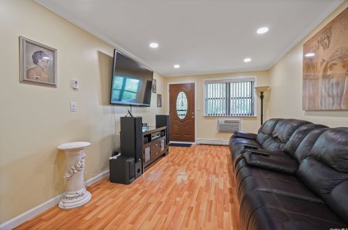 15325 78th St, Jamaica, NY 11414-1706