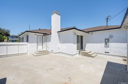 6128 Village Rd, Lakewood CA  90713-3131 exterior