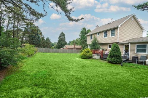 162 10th Ave, Holtsville NY  11742-2357 exterior