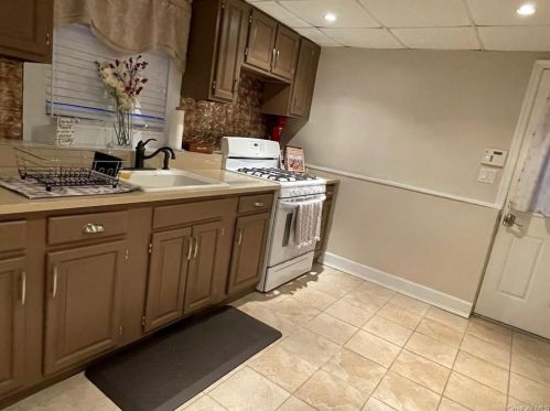 16 Locust Dr, Thiells NY  10984-1405 exterior