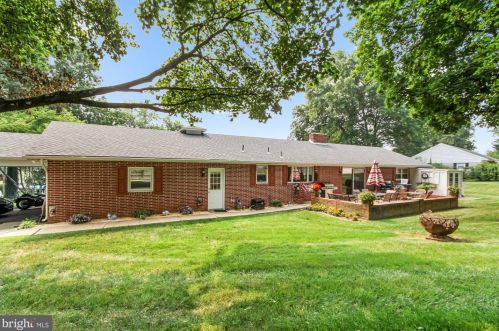 125 Dixie Dr, Red Lion PA  17356-1110 exterior