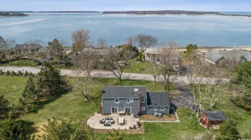 21 Hawkins Dr, Northport, NY 11768-1527