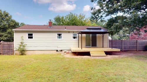 13 Larchmont Dr, Coventry RI exterior