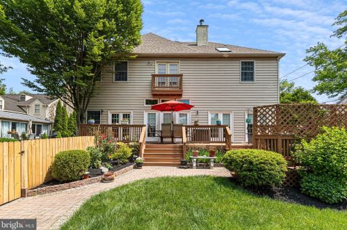 302 Hawthorne Dr, Wilmington DE  19802-1214 exterior