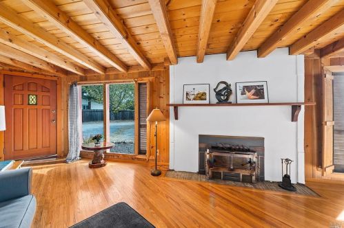 1233 Gloria Dr, Santa Rosa CA 95407-7483 exterior