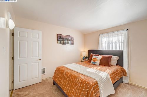 9326 Cherry St, Oakland CA  94603-1632 exterior